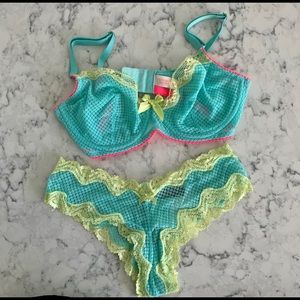 Victoria’s Secret Very Sexy Bra Set